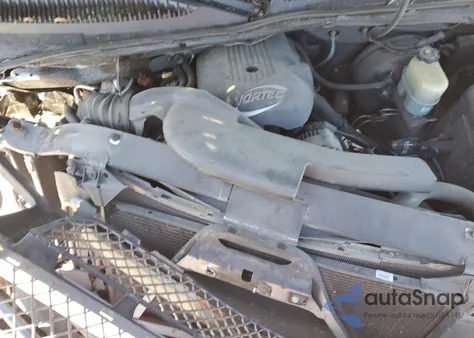 2002 Chevrolet Avalanche C1500 from USA, damaged, VIN 3GNEC13TX2G157467